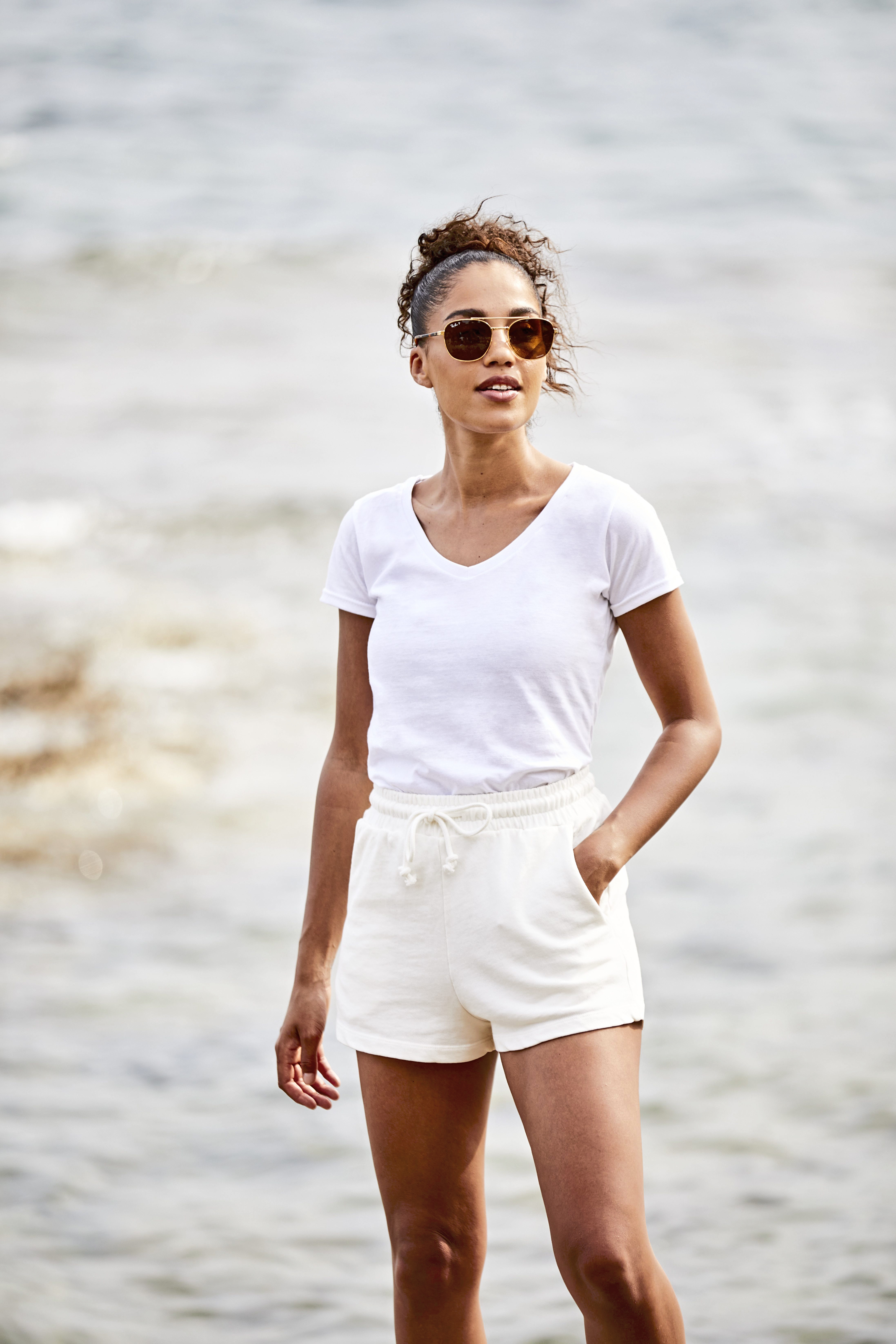Fruit of the Loom Ladies´ Iconic 150 V Neck T Modellbild